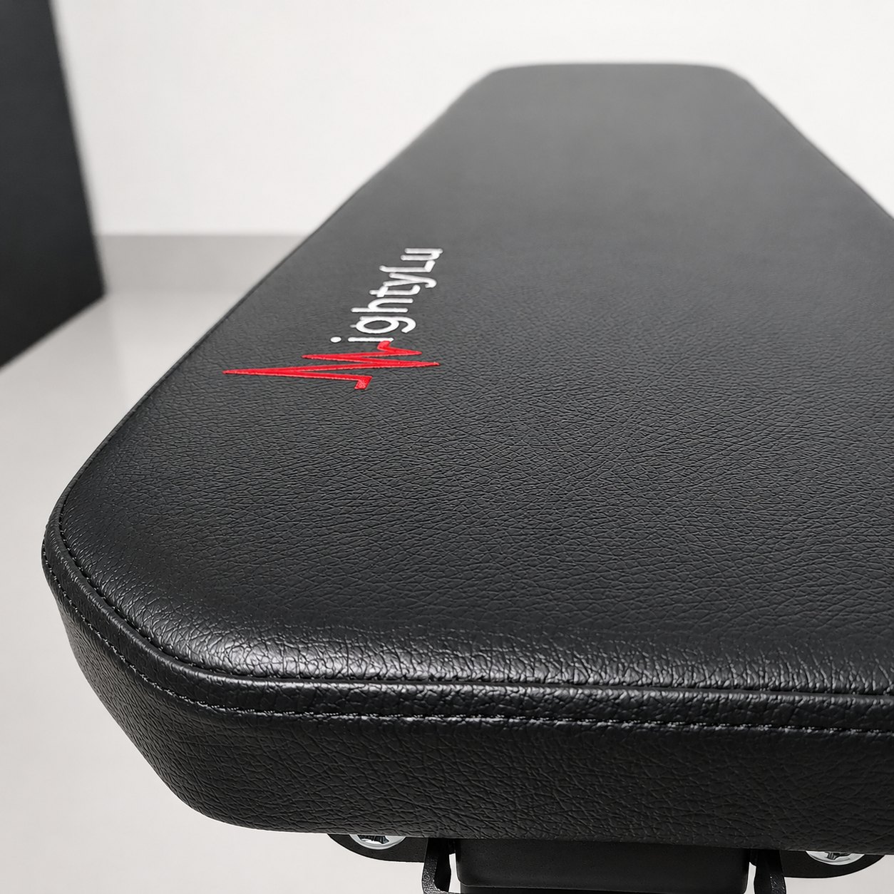 MightyRock foldable weight bench padding detail view