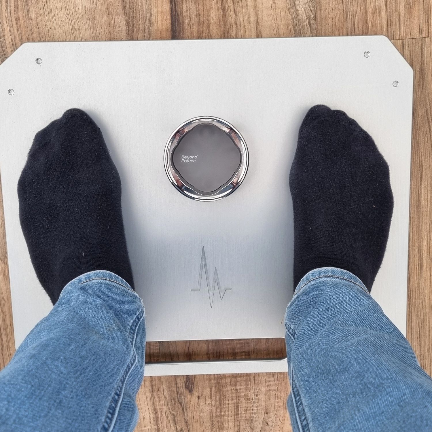 Voltra travel base plate above feet on